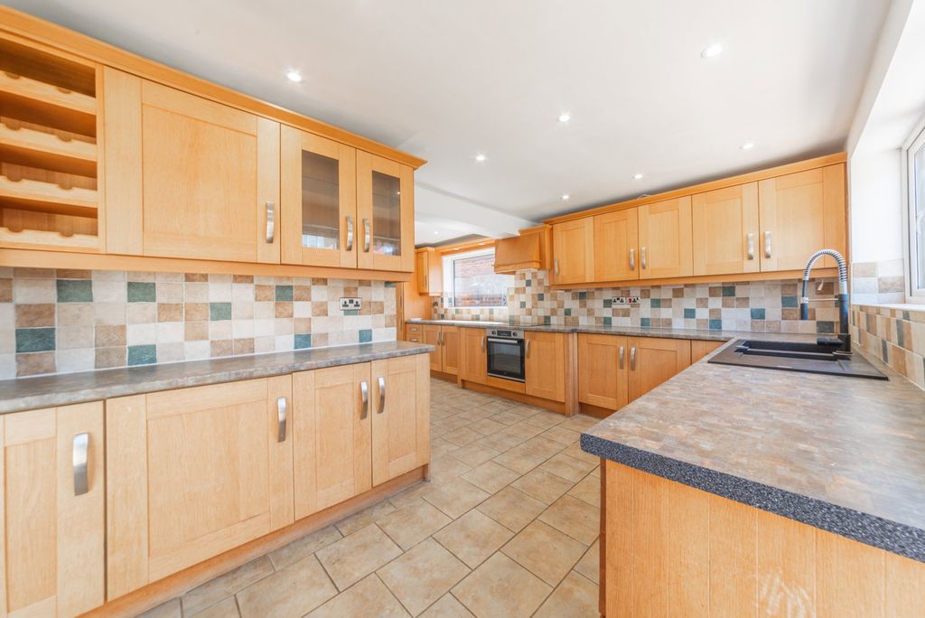Property photo 2 of 33