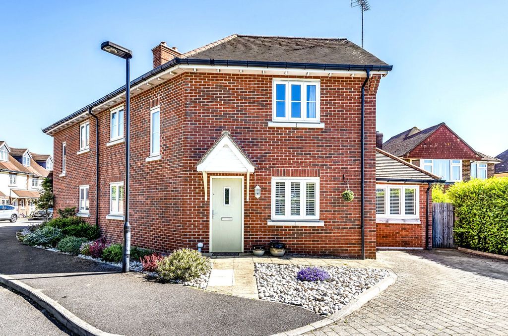 Property photo 1 of 17 Front Aspect