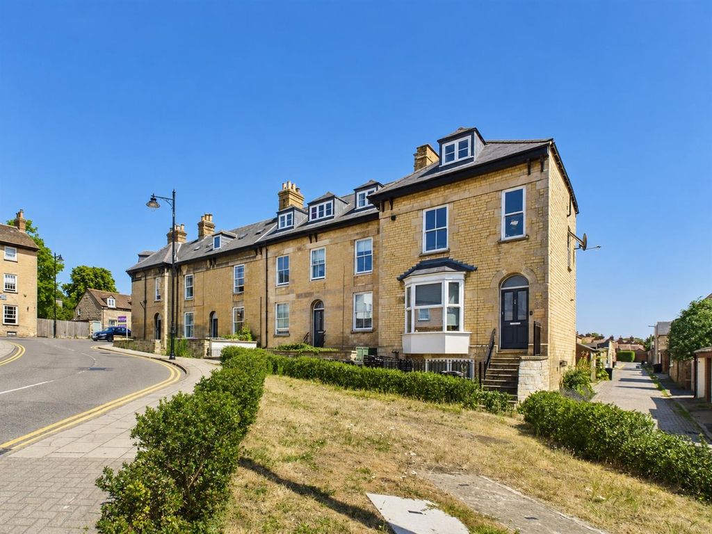 Property photo 1 of 9 Brownlow Terrace, Stamford
