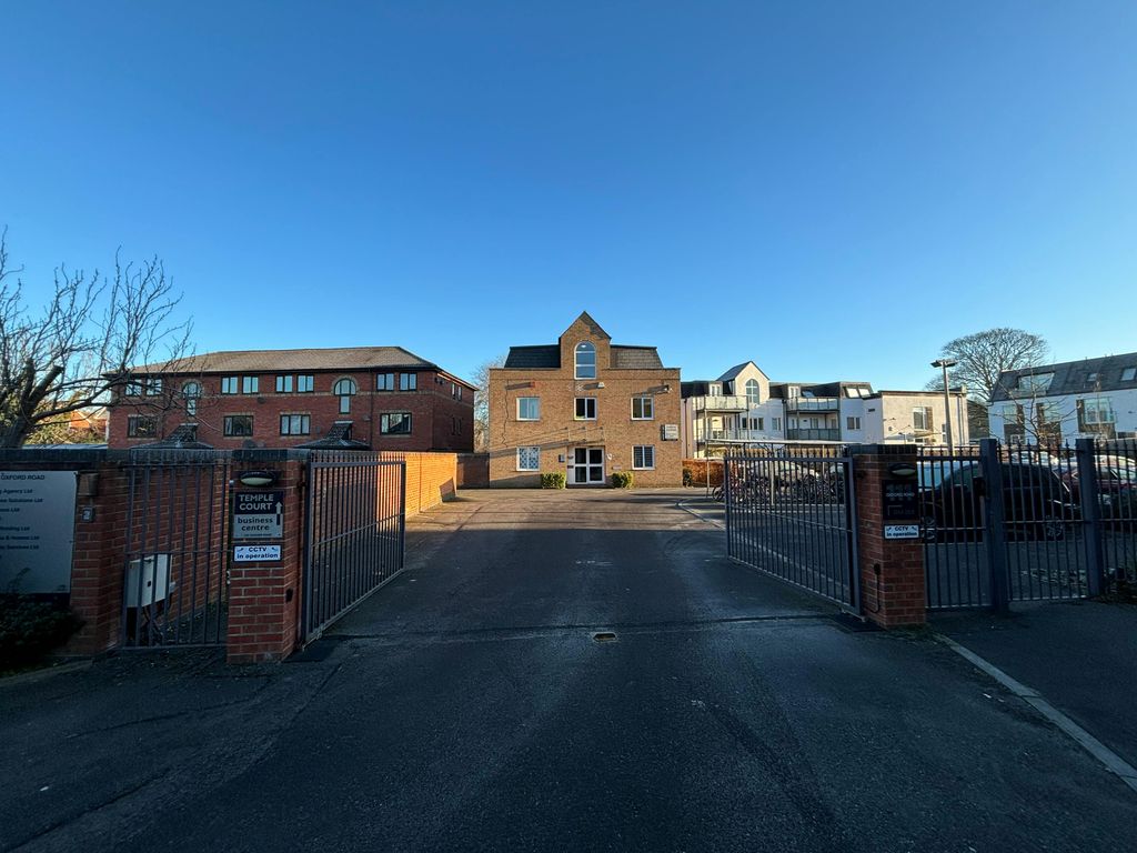 Property photo 3 of 6 107 Oxford Road 27.Jpg