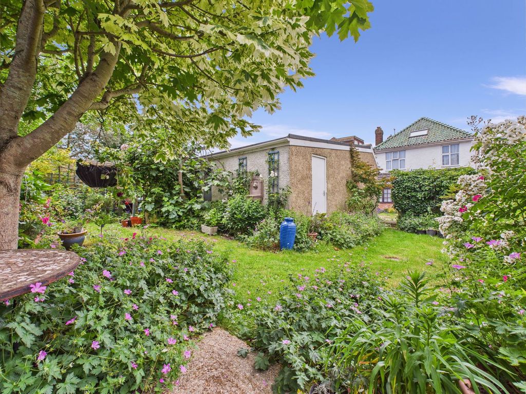 Property photo 2 of 18