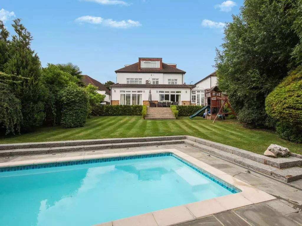 Property photo 1 of 18