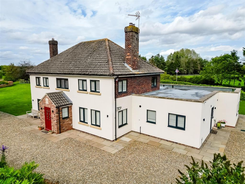 Property photo 3 of 39