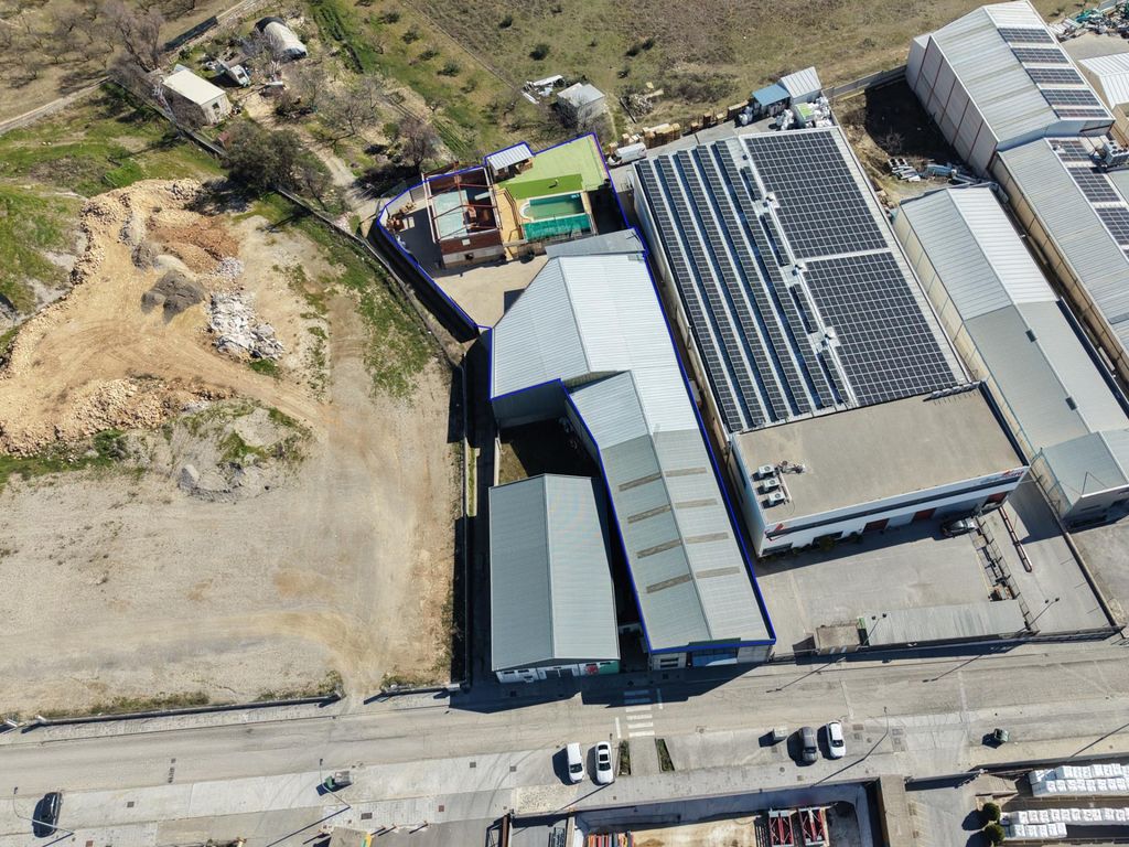 Property photo 2 of 68