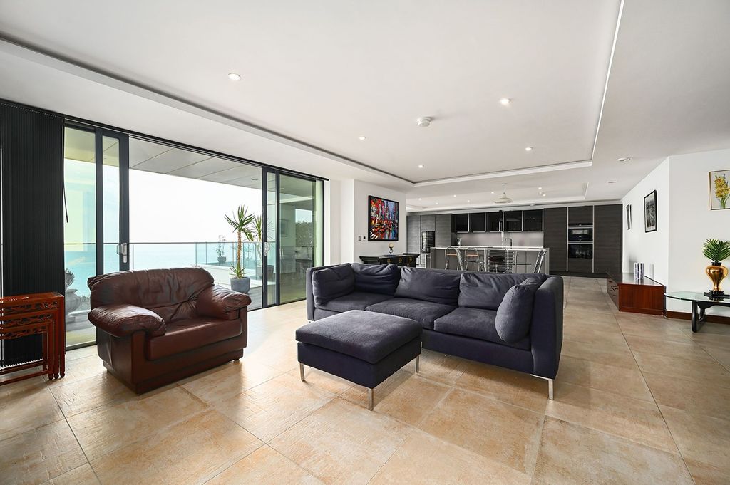 Property photo 2 of 41