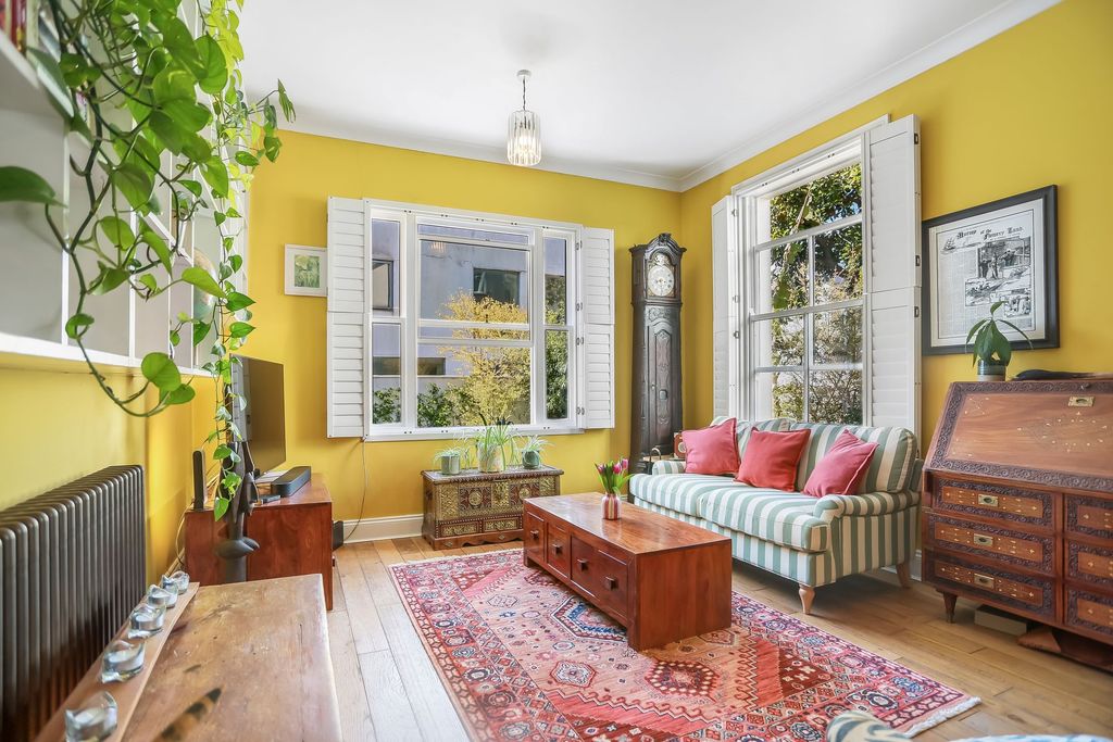 Property photo 2 of 25