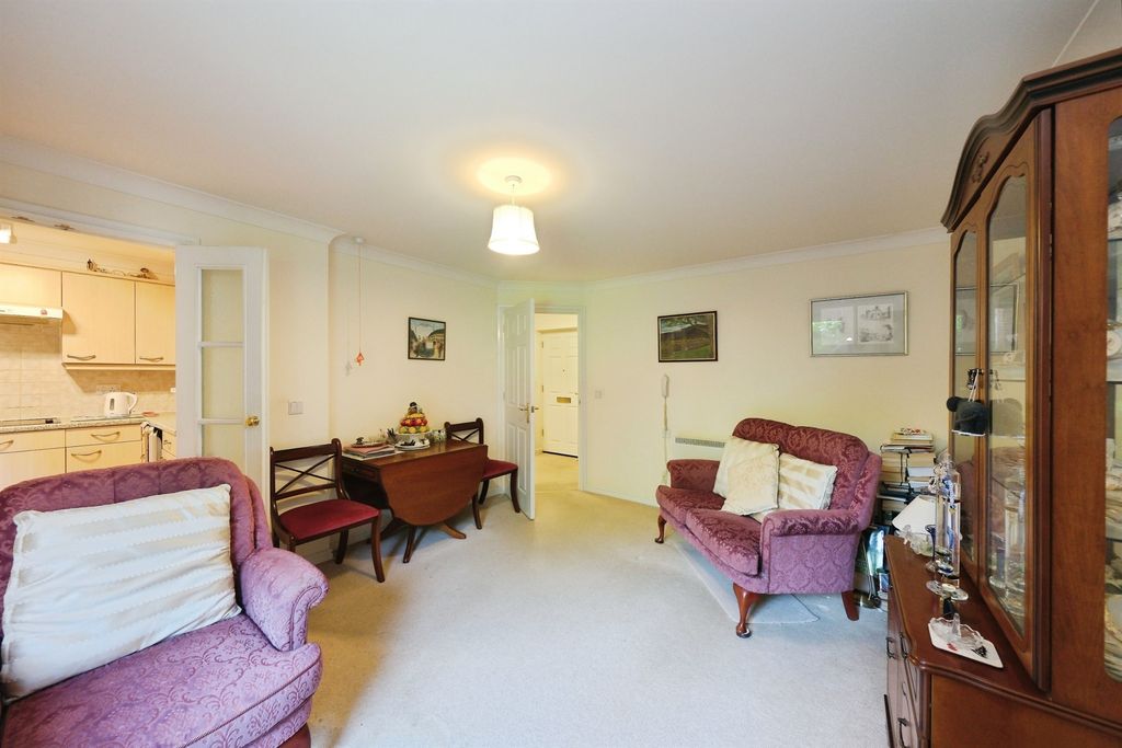 1 bed flat for saleKedleston Close, Belper DE56 photo 5
