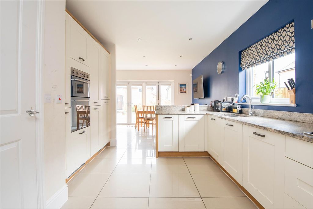 Property photo 3 of 23 Kitchen / Dining Room