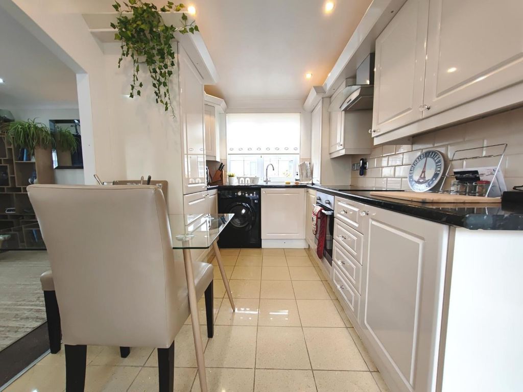 Property photo 2 of 11 1000003180.Jpg