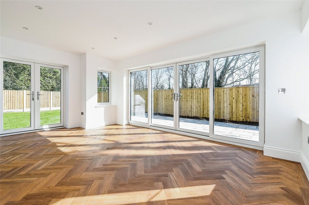 Property photo 2 of 15 Picture No. 10