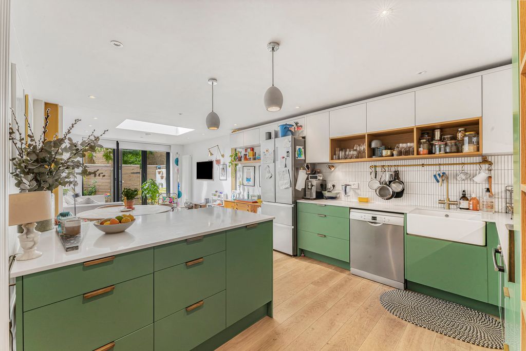 Property photo 3 of 19 Reception/Kitchen