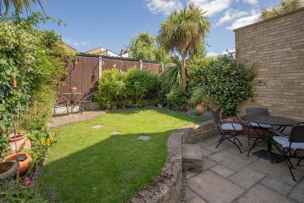 Property photo 3 of 41 Barclay Road, E17