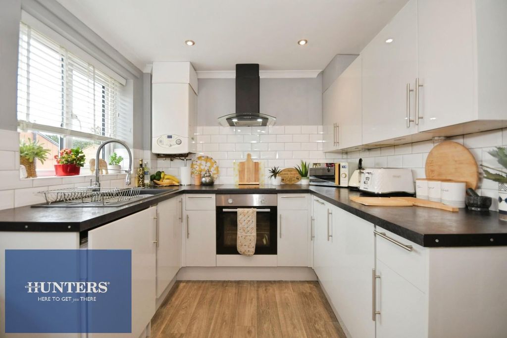 Property photo 3 of 16 Kitchen.Jpg