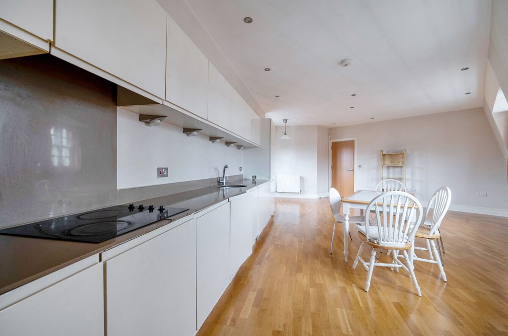 Property photo 3 of 14 1493552-4-6A560Af...