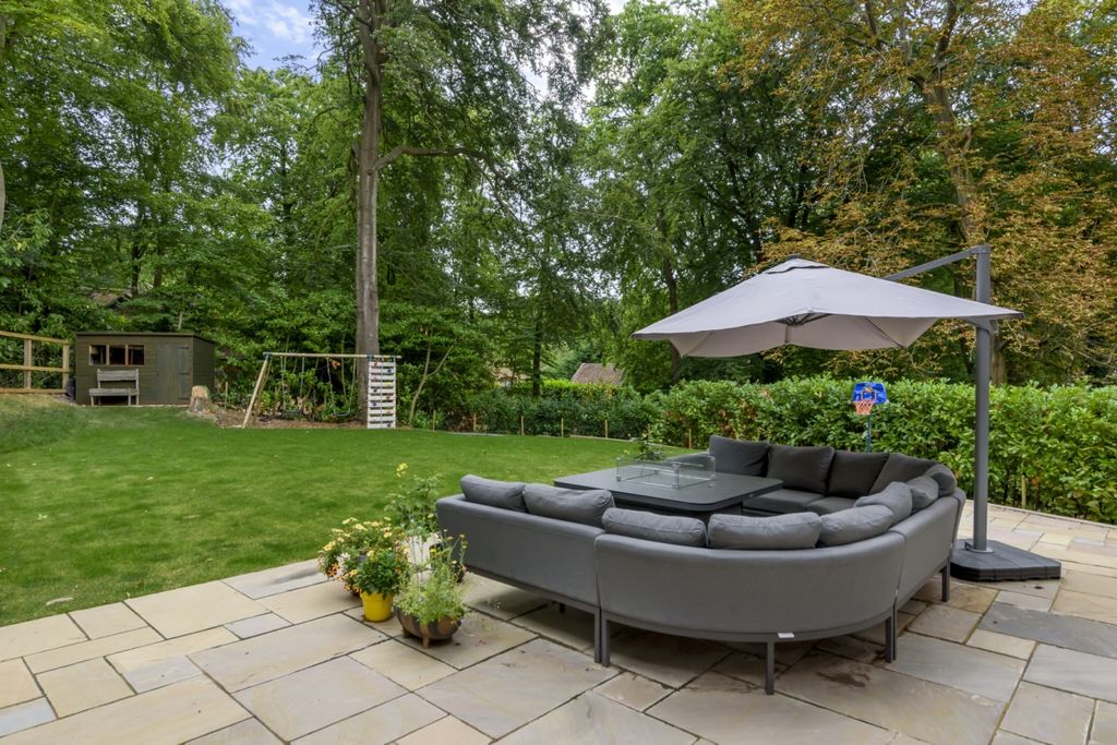 Property photo 3 of 12 Sitting Area