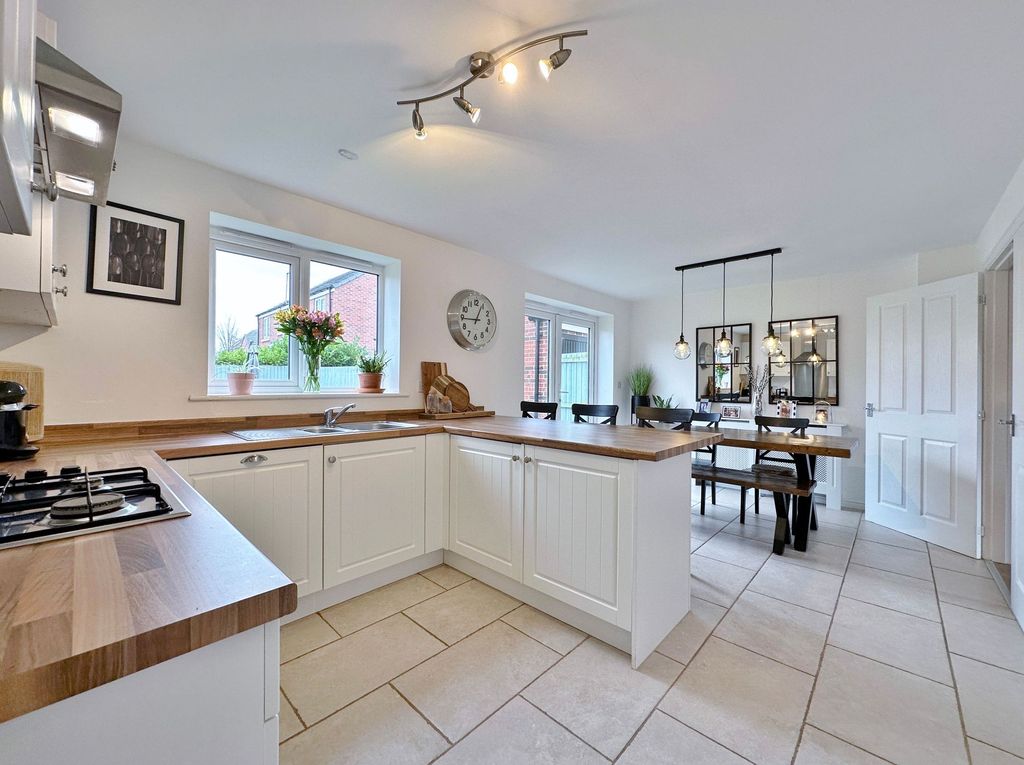 Property photo 2 of 19 Photo 9