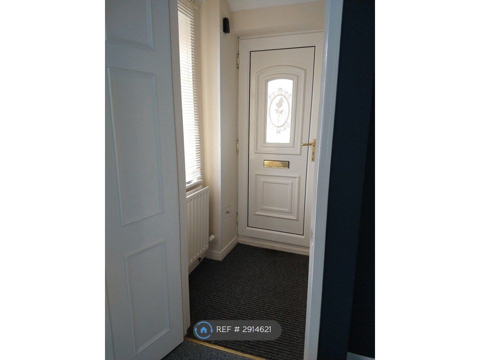 Property photo 3 of 17 Hall