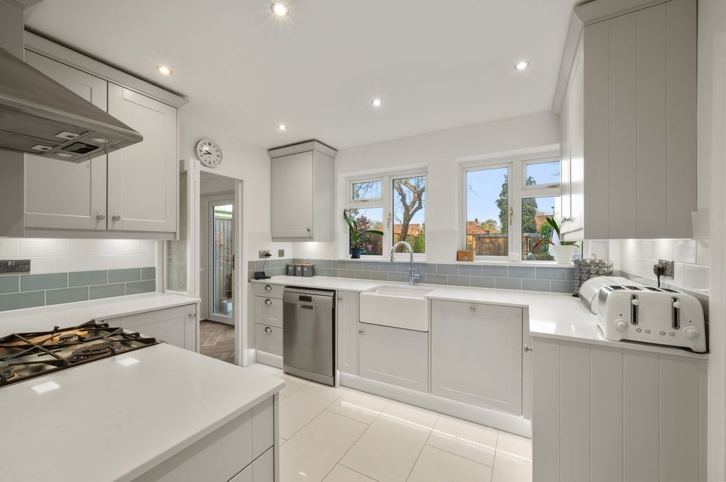 Property photo 2 of 19