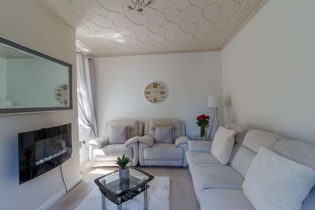 Property photo 2 of 14 Living Room