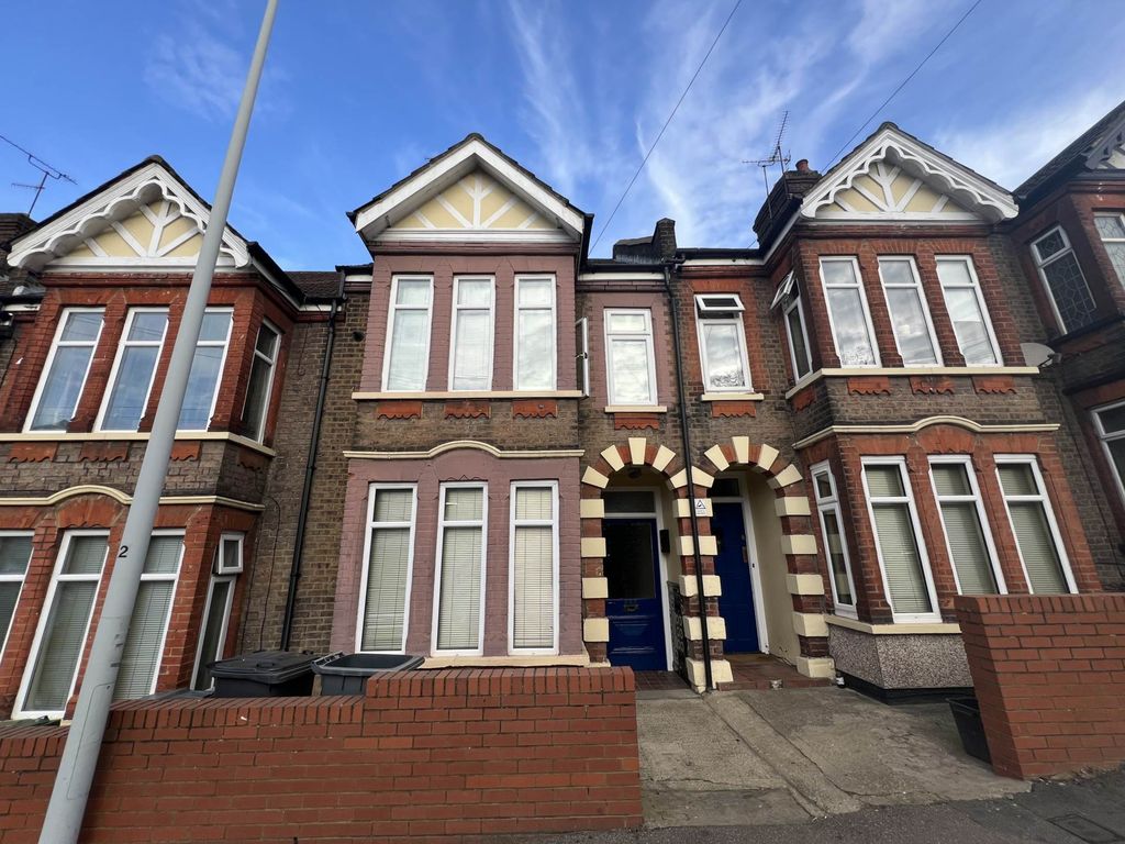 Property photo 1 of 5