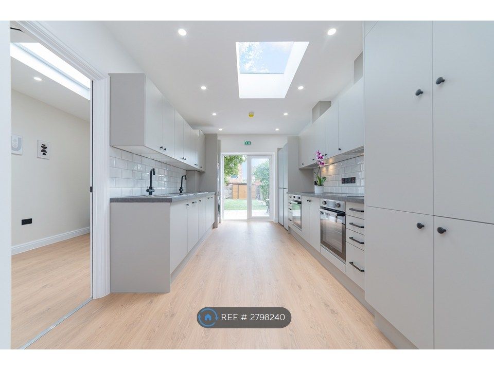 Property photo 1 of 32