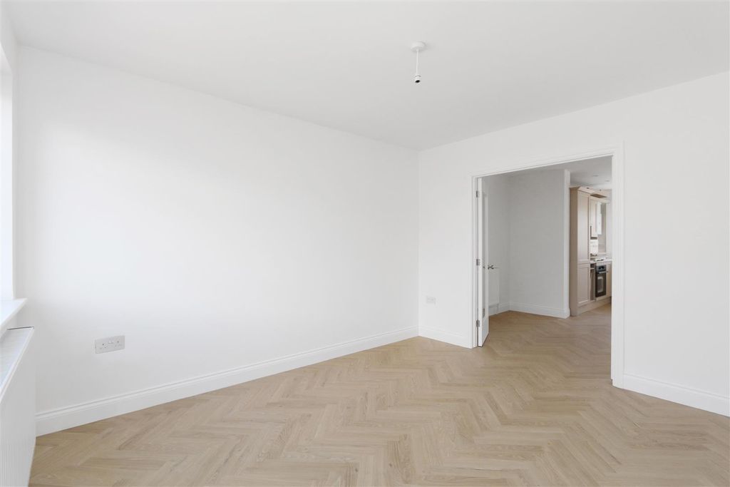 Property photo 3 of 11 Rt_Wt_Bxh_T_Job162_110 Howard Avenue_24_1609202512