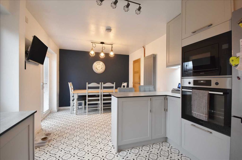 Property photo 3 of 21