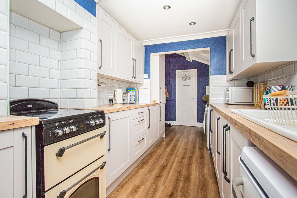 Property photo 3 of 13 Kitchen