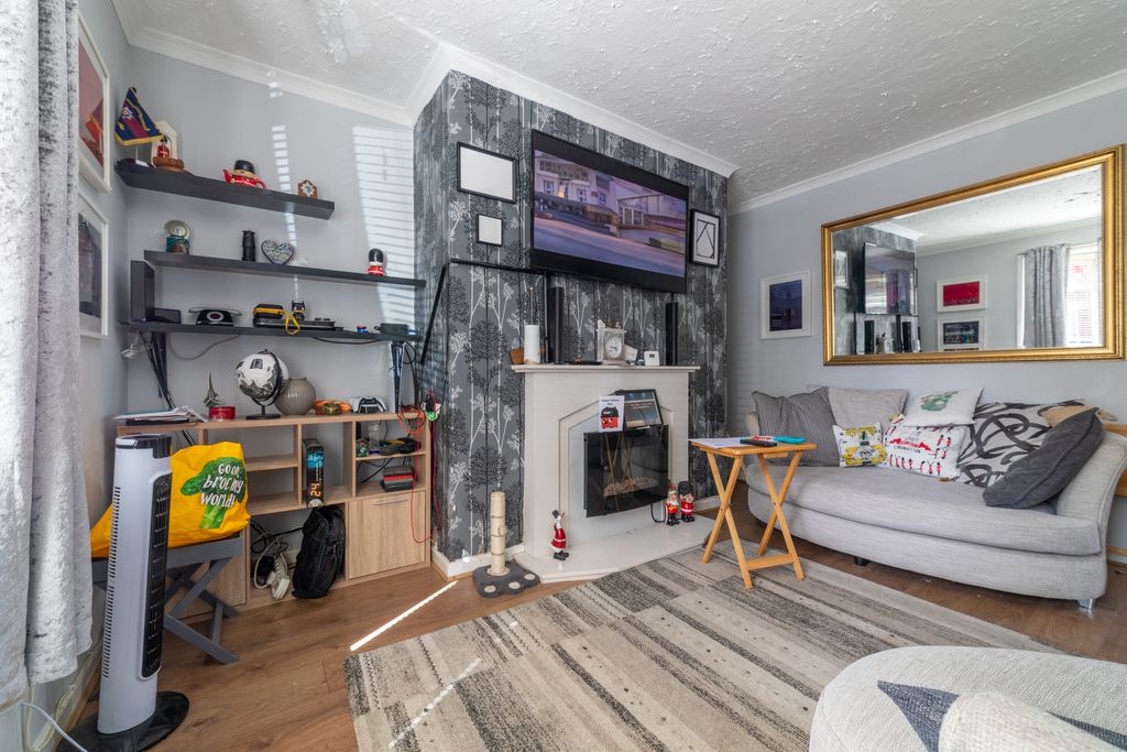 Property photo 3 of 18