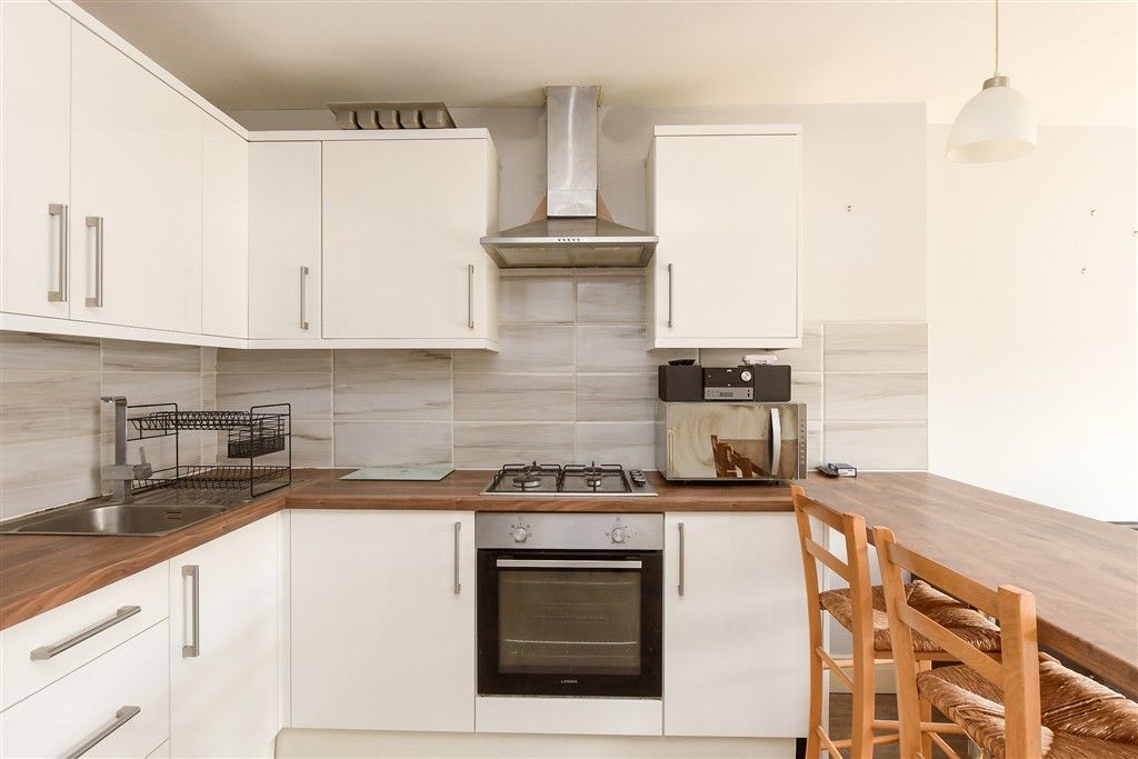 Property photo 3 of 9 Kitchen