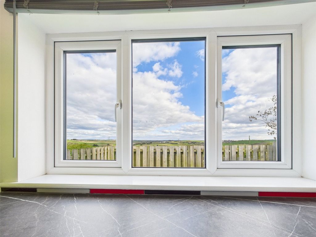 Property photo 3 of 16 Picture No. 18