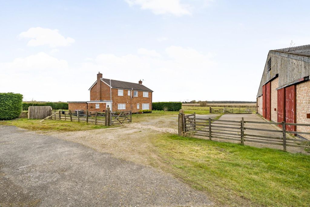 Property photo 3 of 19 Farmhouse &amp; Barn.Jpg