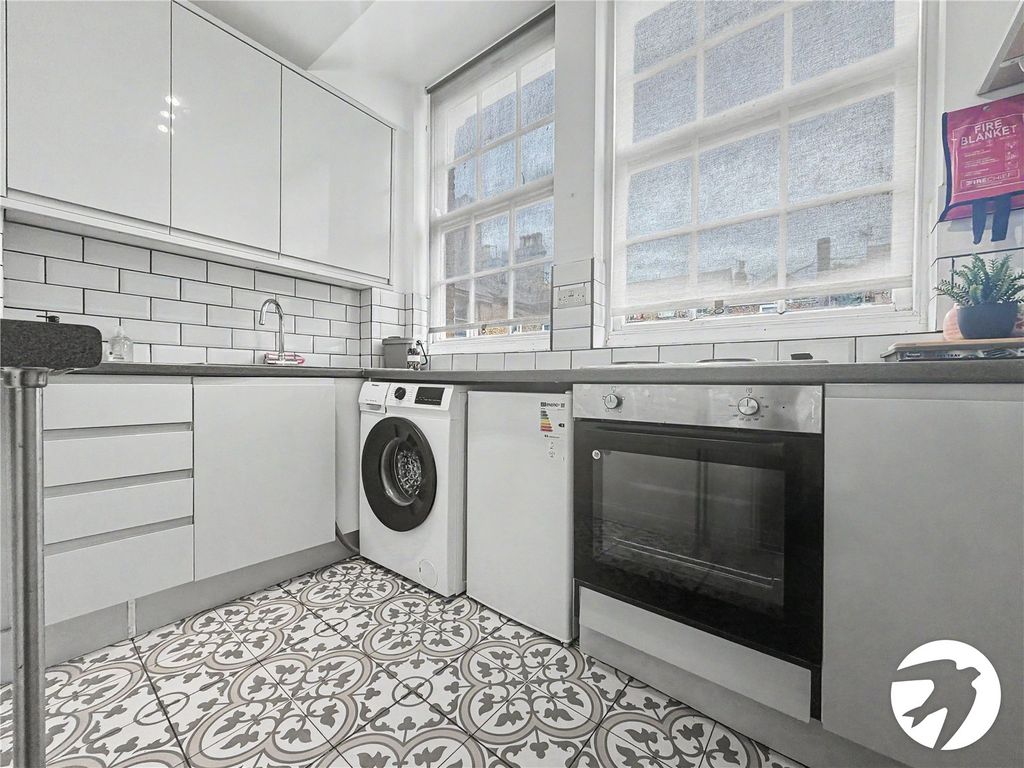 Property photo 2 of 6 Kitchen