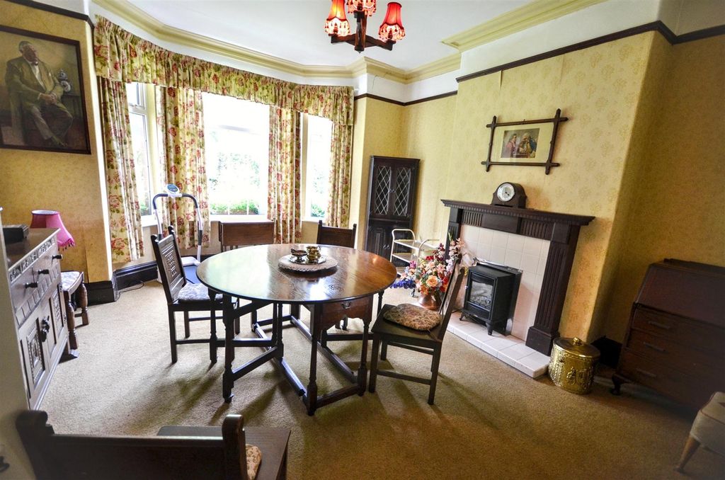 Property photo 3 of 27 Dining Room
