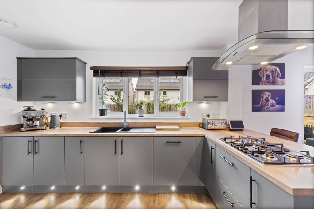 Property photo 3 of 30