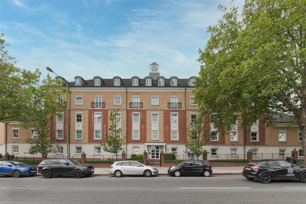 Property photo 1 of 9 Solomons Court, N12 (1 Of 15).Jpg