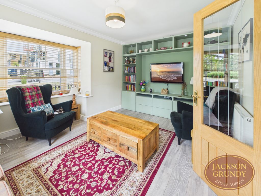Property photo 3 of 21 Bassett Lowke Drive