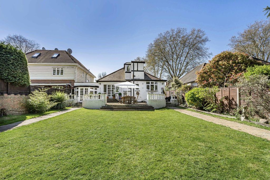 Additional image 20 of 4 bed detached house for salePark Avenue, Enfield EN1