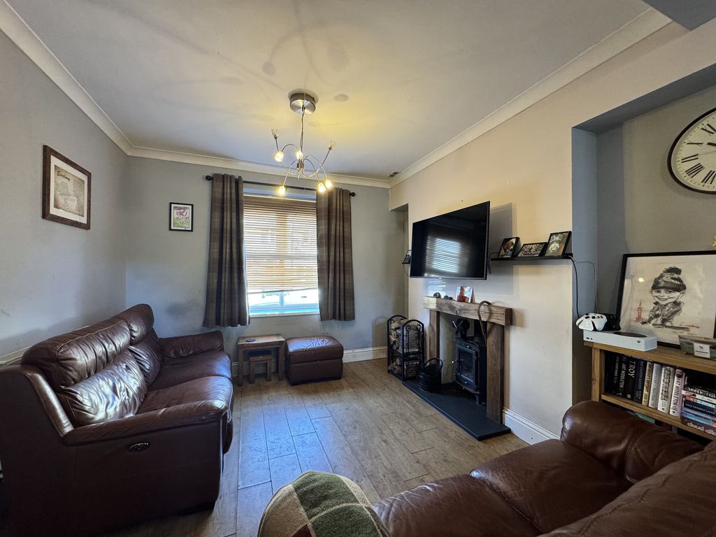 Property photo 2 of 15 Lounge
