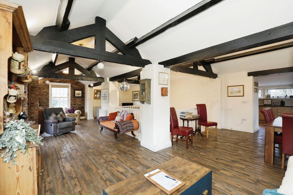 Property photo 3 of 36