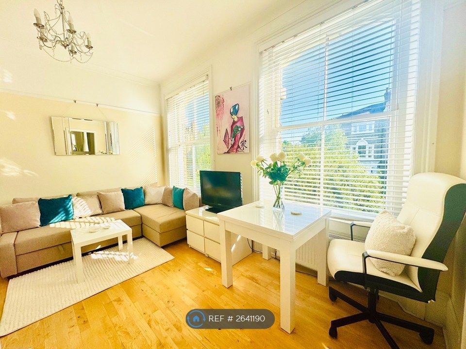 Property photo 1 of 24 Lounge