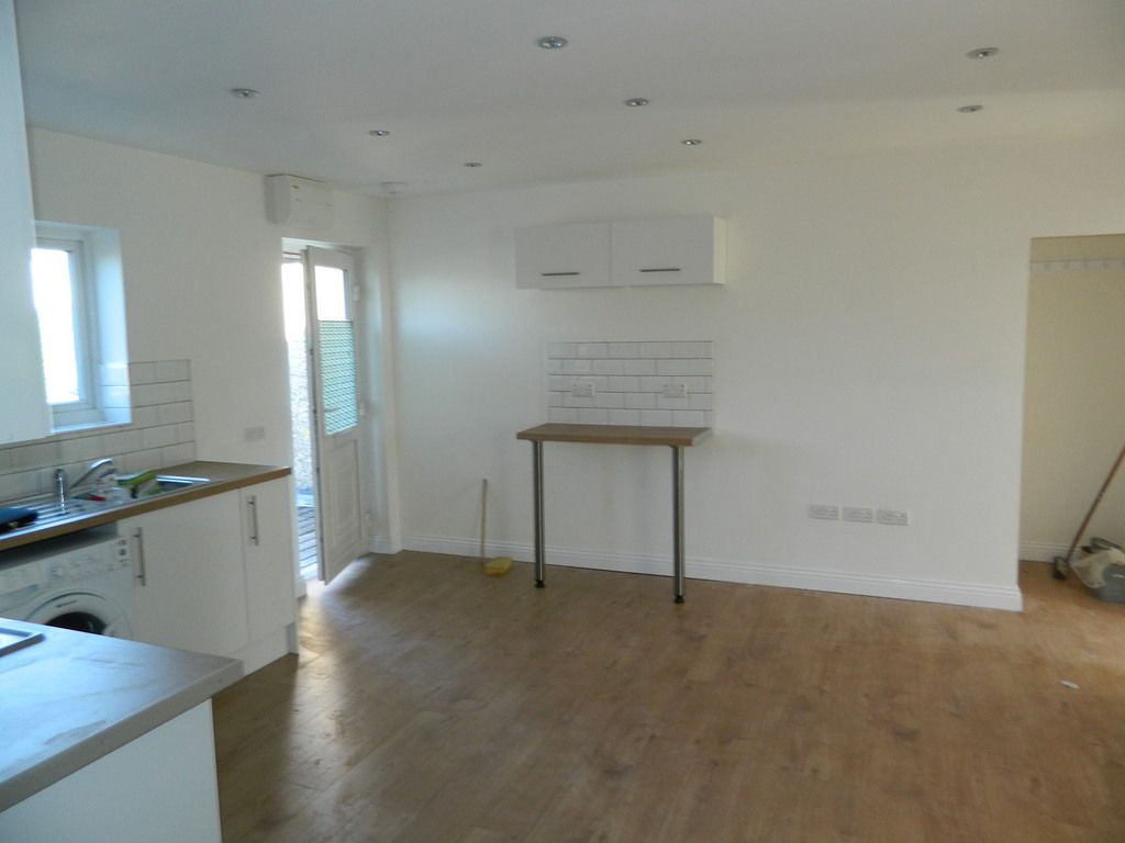 Property photo 3 of 6 Lounge/Kitchenette