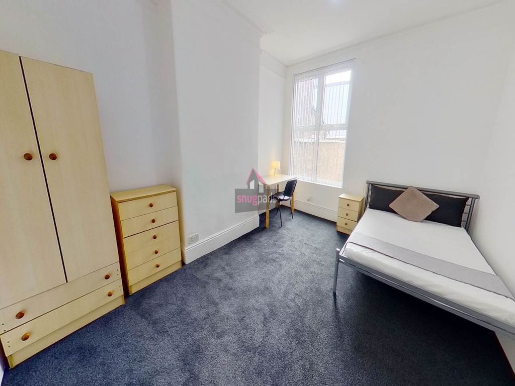 Property photo 3 of 13 R2