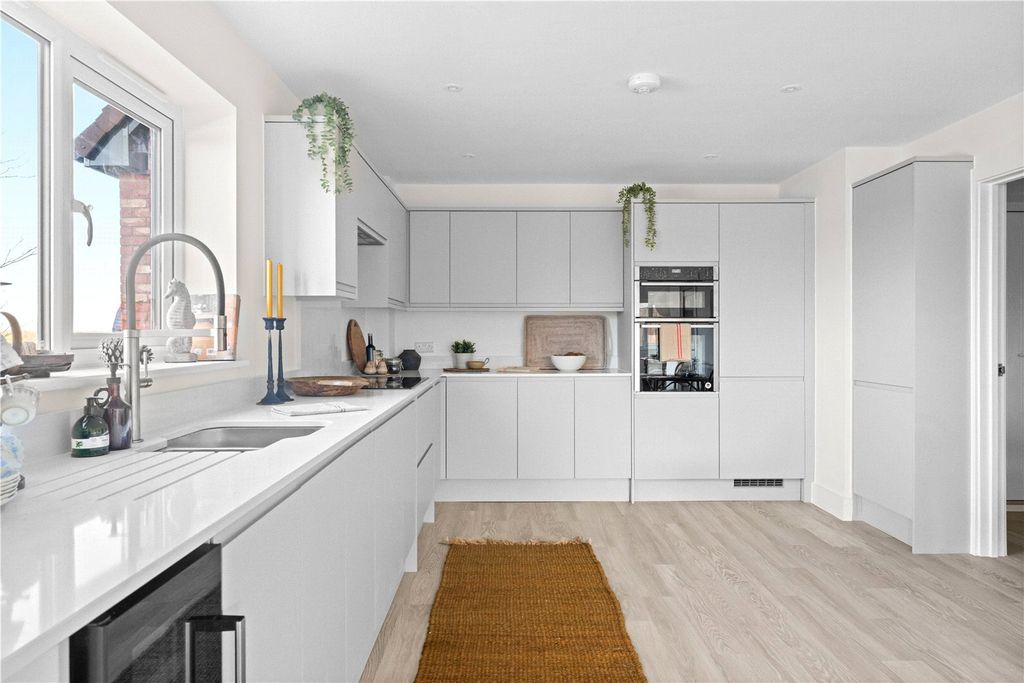 Property photo 3 of 22 Picture No. 06