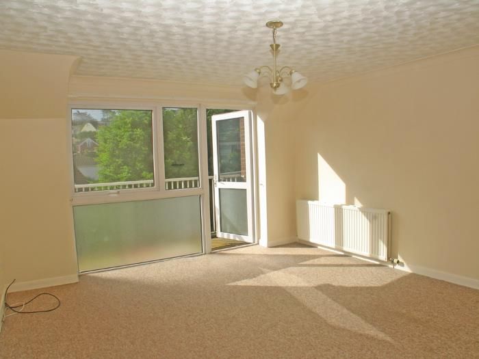 Property photo 3 of 12 6 Brook Court Lounge.Jpg