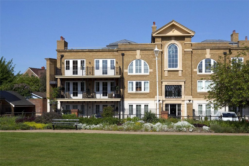 Property photo 1 of 8 Exterior