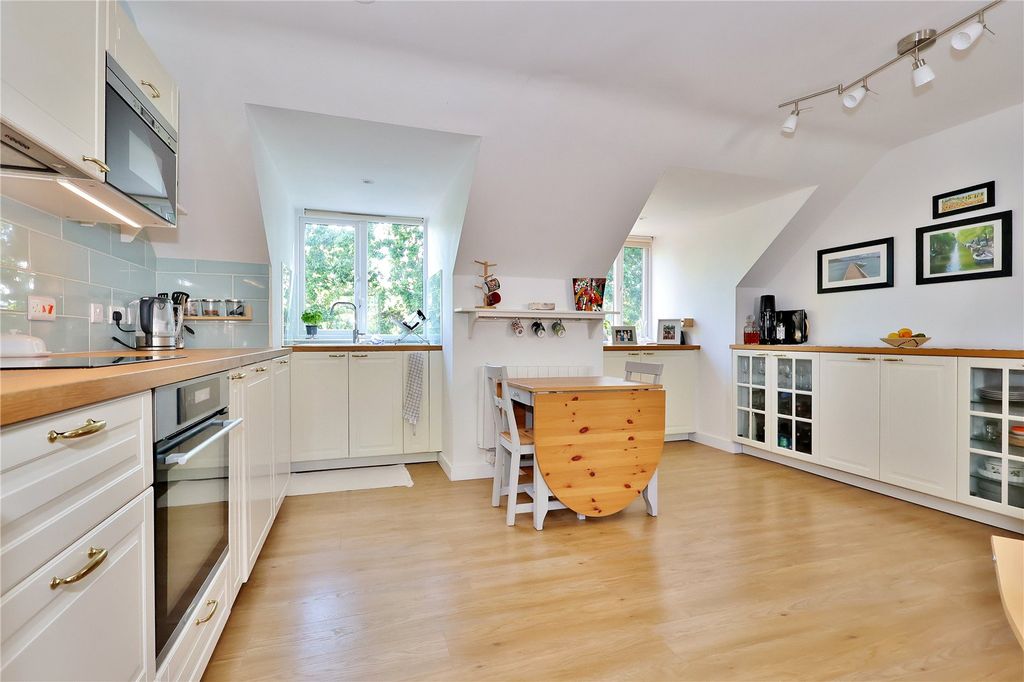 Property photo 2 of 18 Picture No. 10