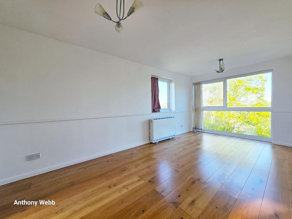 Property photo 2 of 9 Living Room