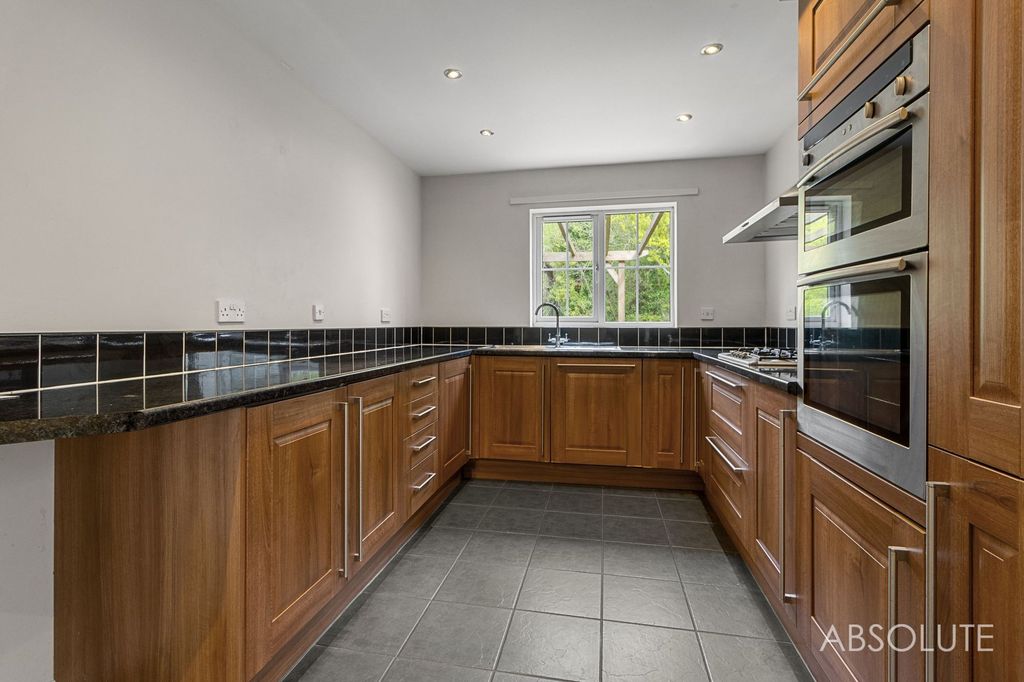 Property photo 2 of 22