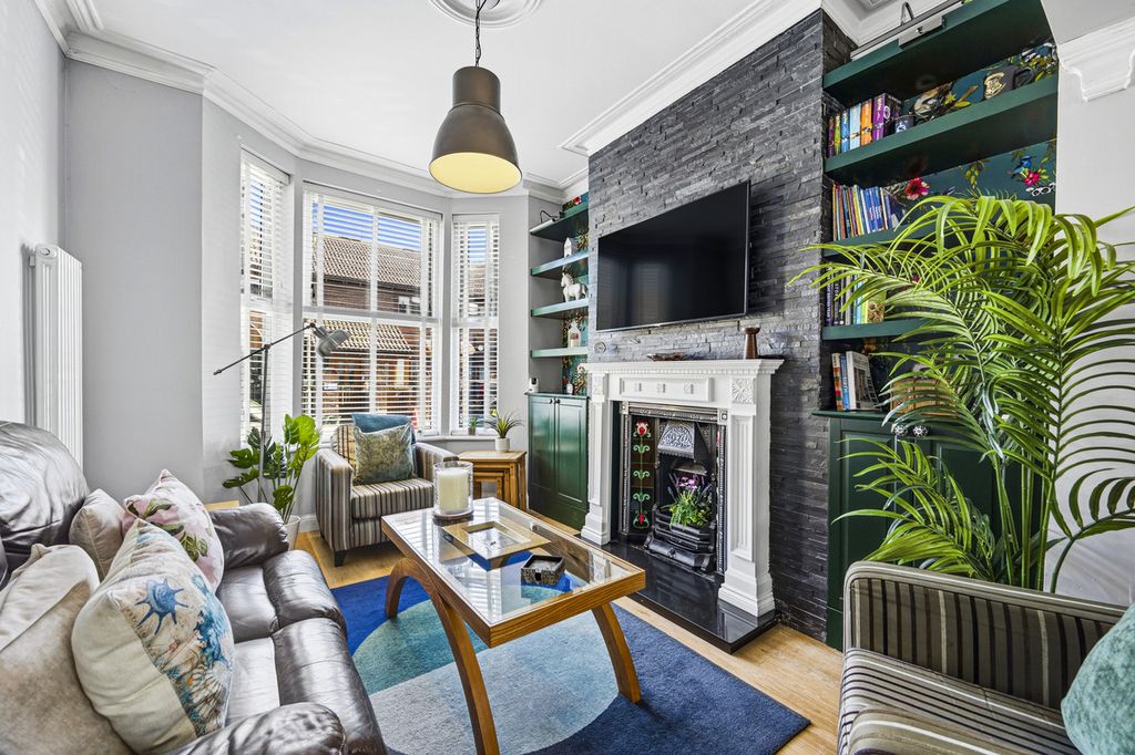 Property photo 3 of 17